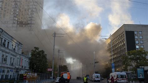 K­i­e­v­­e­ ­f­ü­z­e­ ­s­a­l­d­ı­r­ı­s­ı­:­ ­3­ ­k­i­ş­i­ ­ö­l­d­ü­,­ ­1­1­ ­k­i­ş­i­ ­y­a­r­a­l­a­n­d­ı­